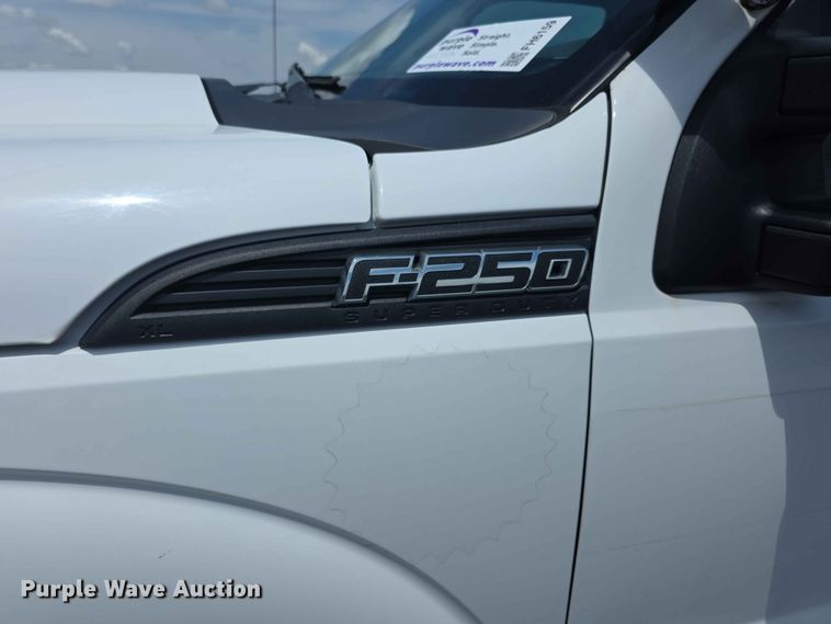 image for item FH6159 2016 Ford F250 Super Duty Crew Cab utility bed pickup truck