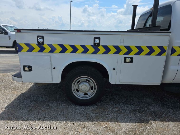 image for item FH6159 2016 Ford F250 Super Duty Crew Cab utility bed pickup truck