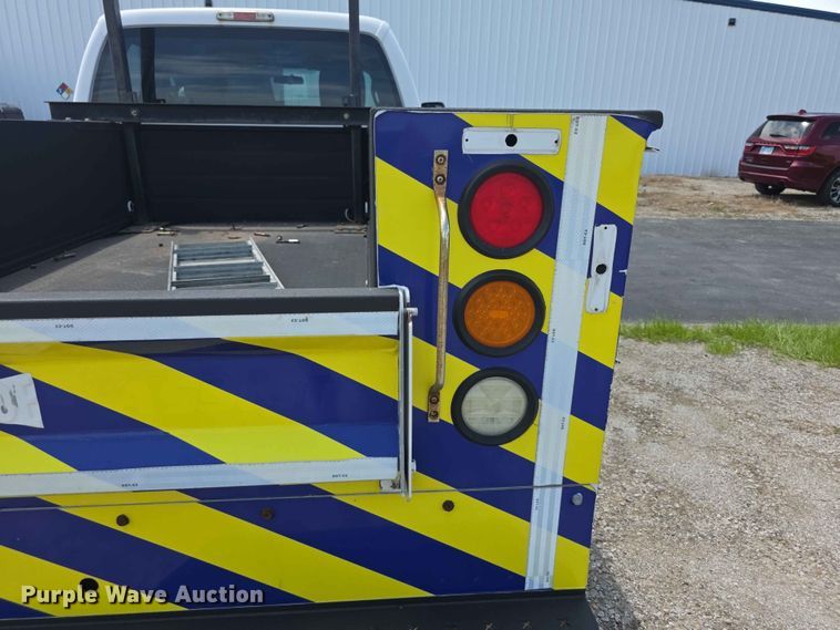 image for item FH6159 2016 Ford F250 Super Duty Crew Cab utility bed pickup truck