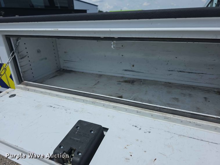 image for item FH6159 2016 Ford F250 Super Duty Crew Cab utility bed pickup truck