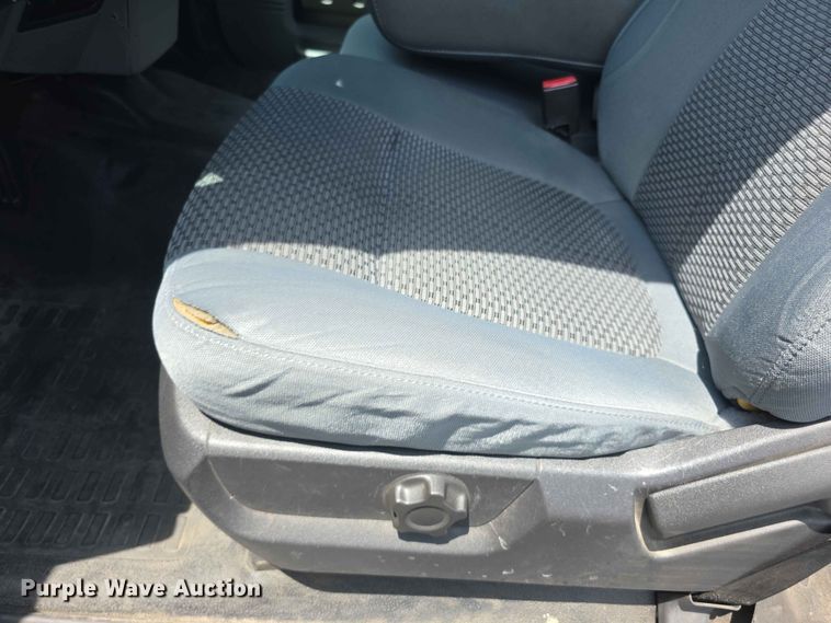 image for item FH6159 2016 Ford F250 Super Duty Crew Cab utility bed pickup truck