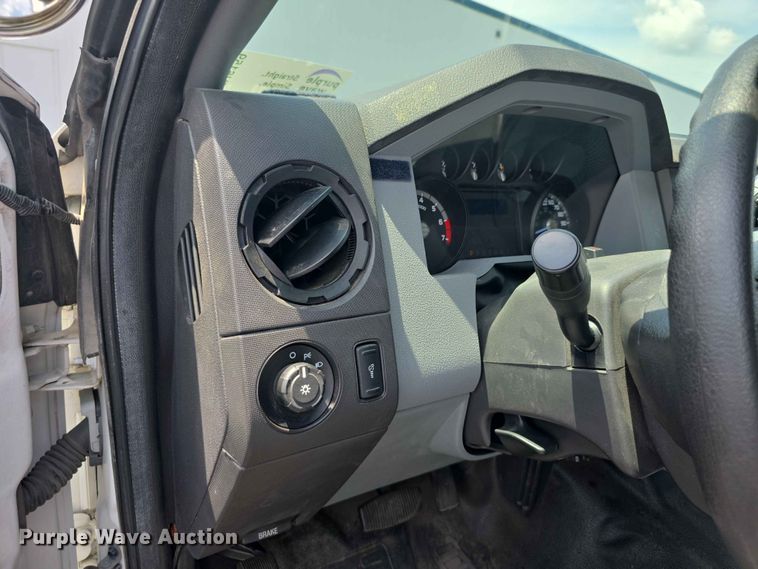 image for item FH6159 2016 Ford F250 Super Duty Crew Cab utility bed pickup truck