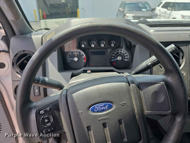 image for item FH6159 2016 Ford F250 Super Duty Crew Cab utility bed pickup truck