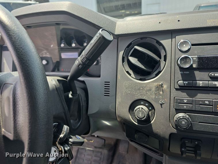 image for item FH6159 2016 Ford F250 Super Duty Crew Cab utility bed pickup truck
