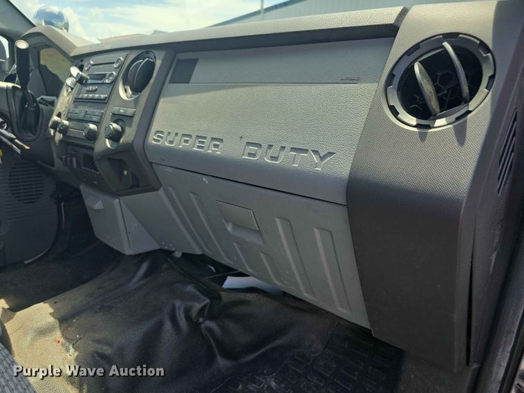 image for item FH6159 2016 Ford F250 Super Duty Crew Cab utility bed pickup truck