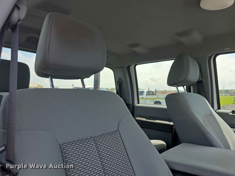 image for item FH6159 2016 Ford F250 Super Duty Crew Cab utility bed pickup truck