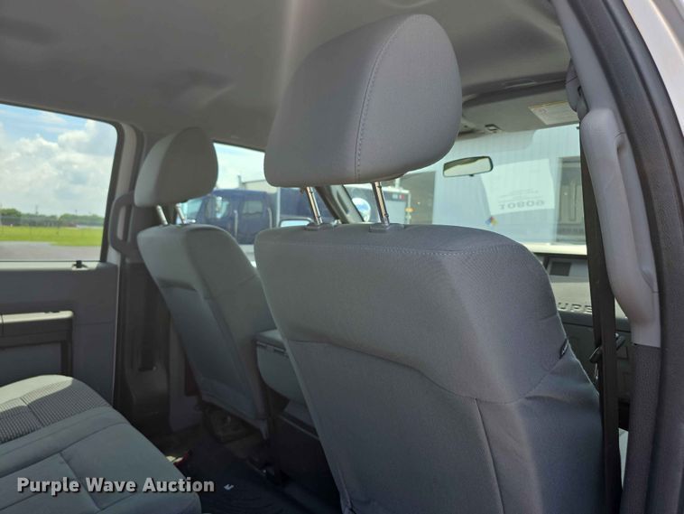image for item FH6159 2016 Ford F250 Super Duty Crew Cab utility bed pickup truck