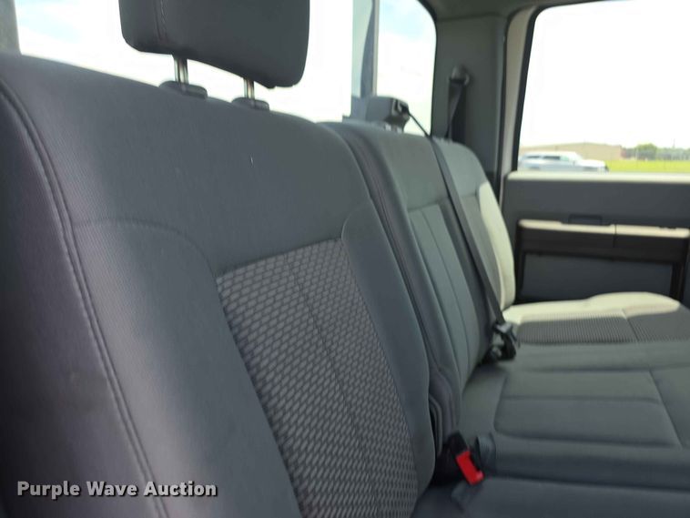 image for item FH6159 2016 Ford F250 Super Duty Crew Cab utility bed pickup truck
