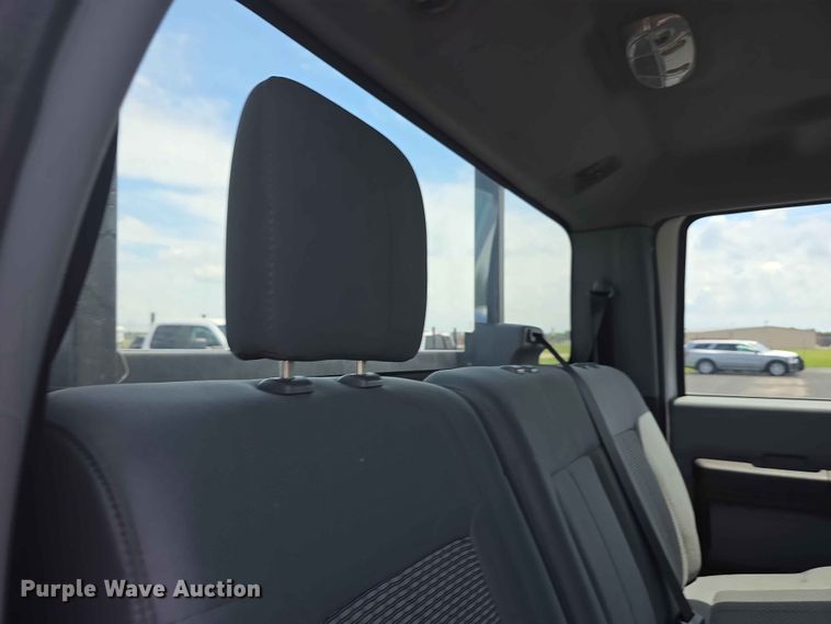 image for item FH6159 2016 Ford F250 Super Duty Crew Cab utility bed pickup truck