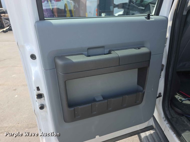 image for item FH6159 2016 Ford F250 Super Duty Crew Cab utility bed pickup truck