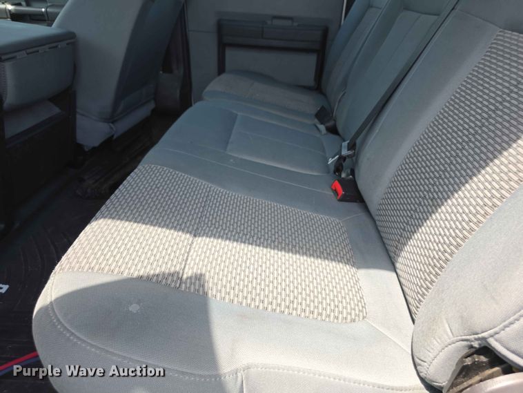 image for item FH6159 2016 Ford F250 Super Duty Crew Cab utility bed pickup truck