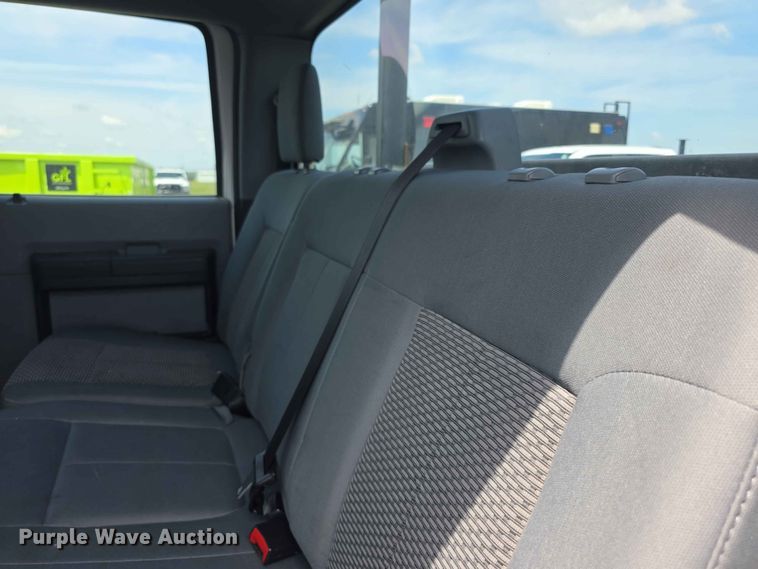 image for item FH6159 2016 Ford F250 Super Duty Crew Cab utility bed pickup truck