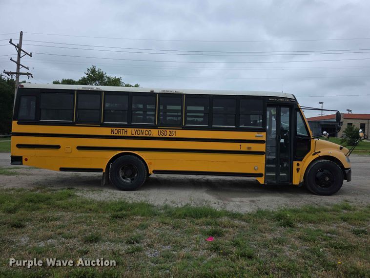 image for item FH6166 2007 Thomas Built B2 school bus