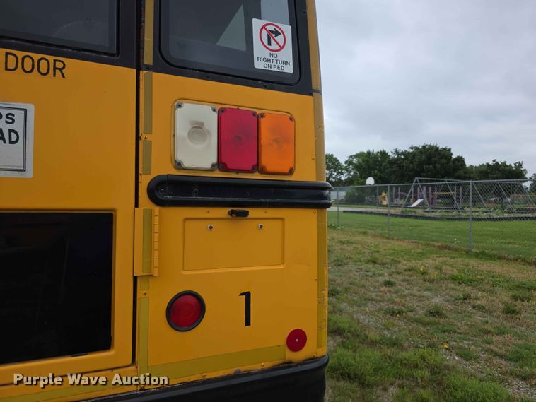 image for item FH6166 2007 Thomas Built B2 school bus