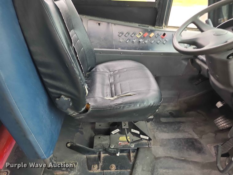 image for item FH6166 2007 Thomas Built B2 school bus
