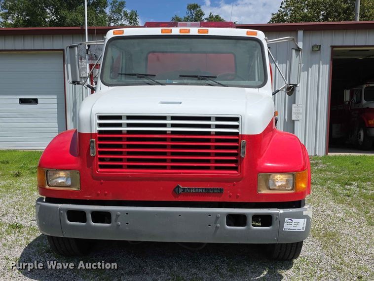 image for item FH6169 1996 International 4700 tank truck