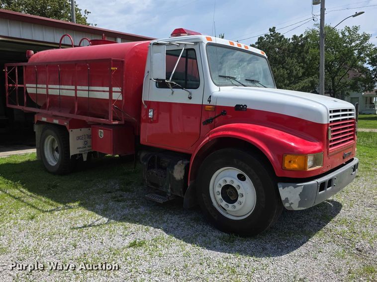 image for item FH6169 1996 International 4700 tank truck