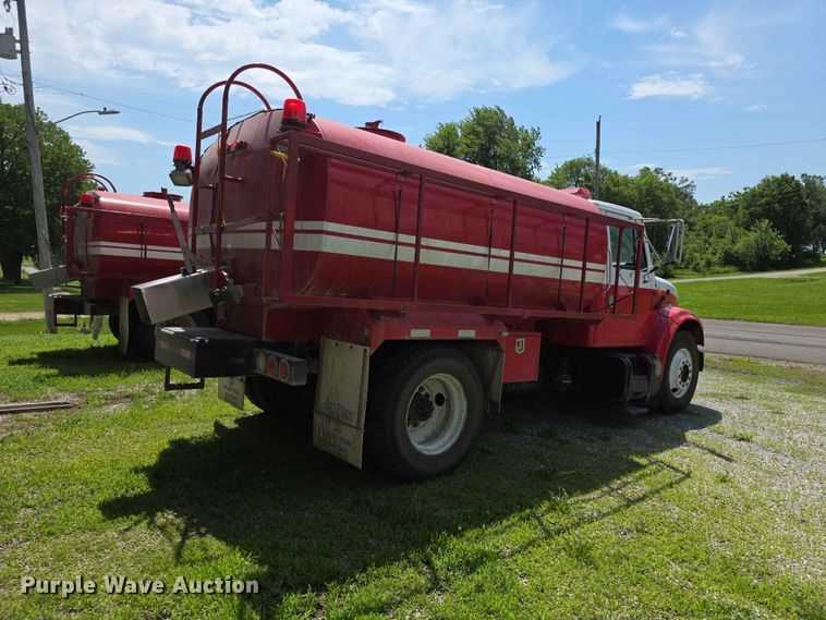 image for item FH6169 1996 International 4700 tank truck