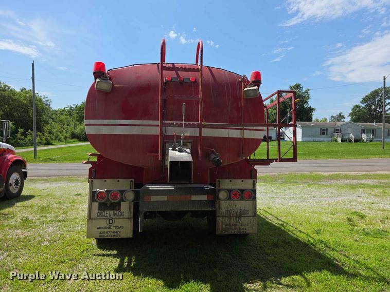 image for item FH6169 1996 International 4700 tank truck