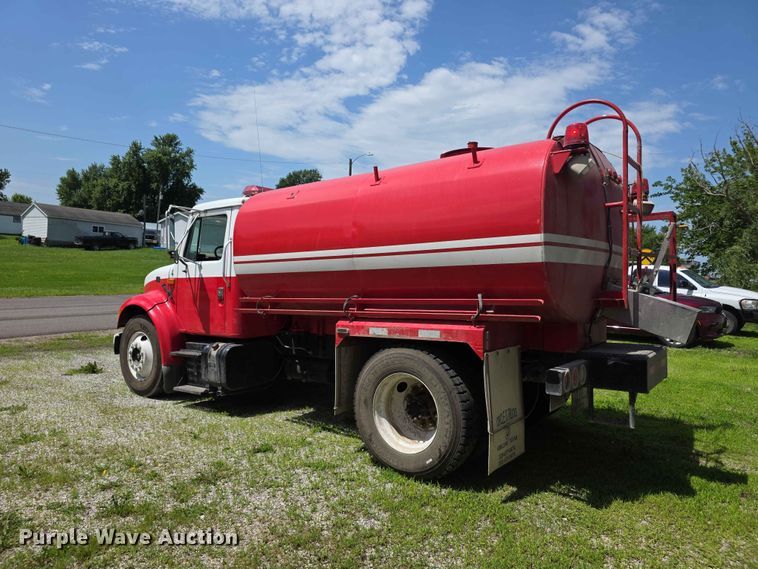image for item FH6169 1996 International 4700 tank truck