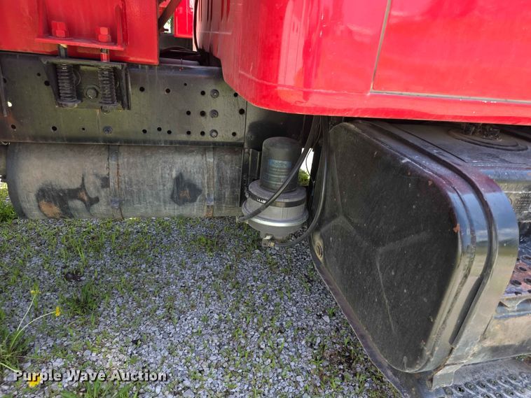 image for item FH6169 1996 International 4700 tank truck
