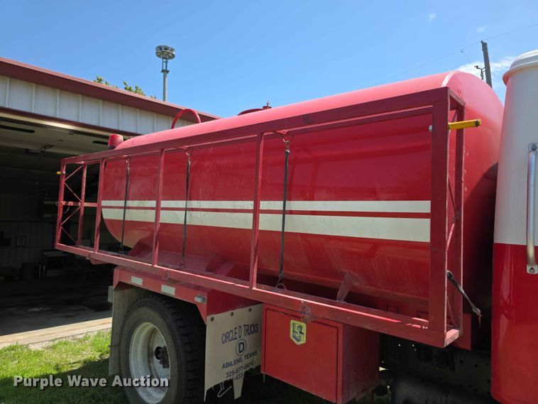 image for item FH6169 1996 International 4700 tank truck
