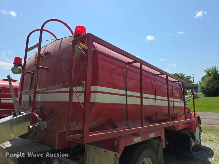 image for item FH6169 1996 International 4700 tank truck