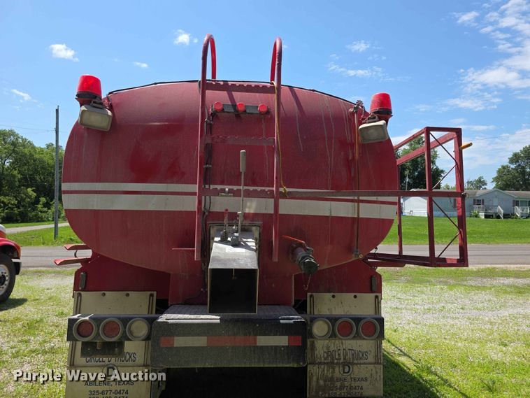 image for item FH6169 1996 International 4700 tank truck