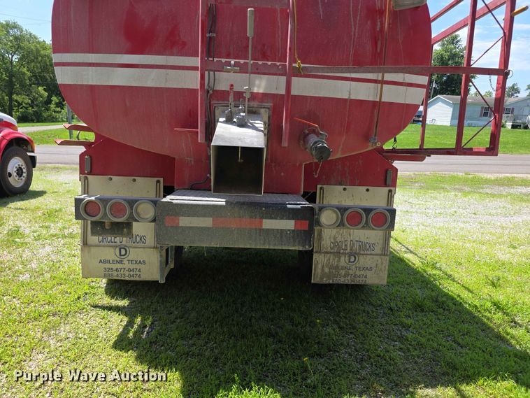 image for item FH6169 1996 International 4700 tank truck