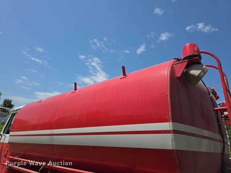 image for item FH6169 1996 International 4700 tank truck