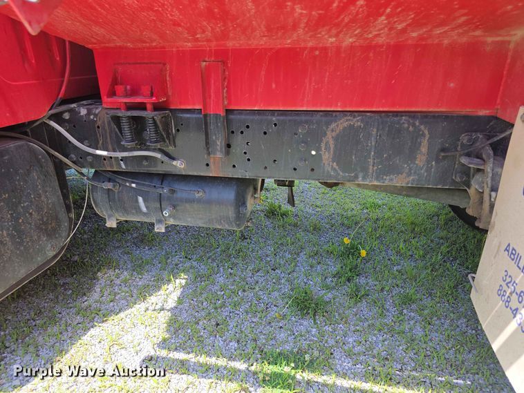 image for item FH6169 1996 International 4700 tank truck