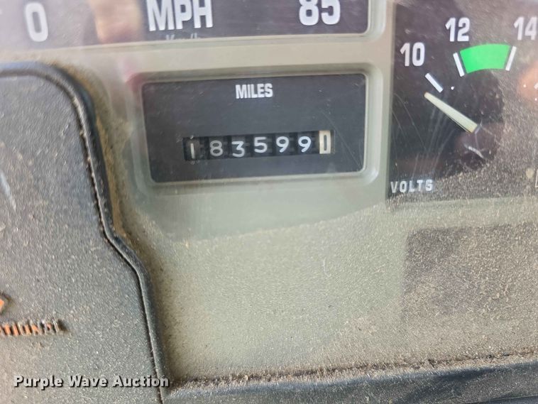 image for item FH6169 1996 International 4700 tank truck