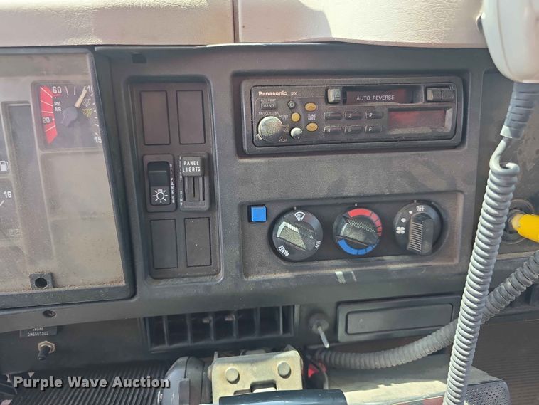 image for item FH6169 1996 International 4700 tank truck