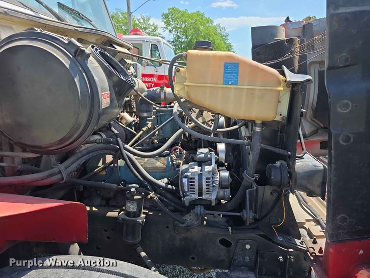 image for item FH6169 1996 International 4700 tank truck