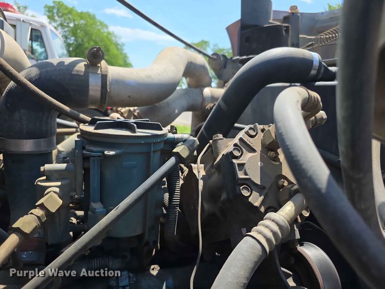 image for item FH6169 1996 International 4700 tank truck