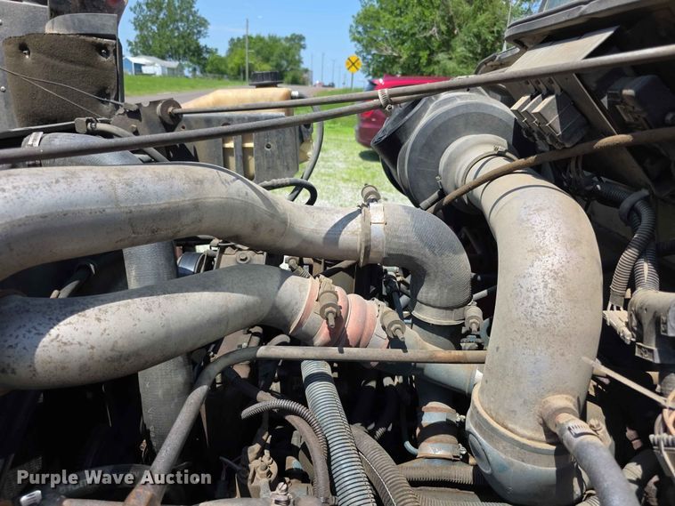 image for item FH6169 1996 International 4700 tank truck