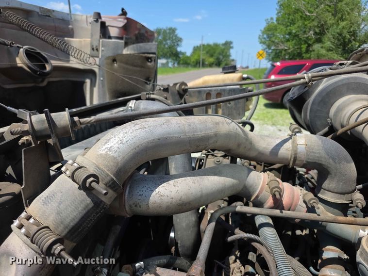 image for item FH6169 1996 International 4700 tank truck