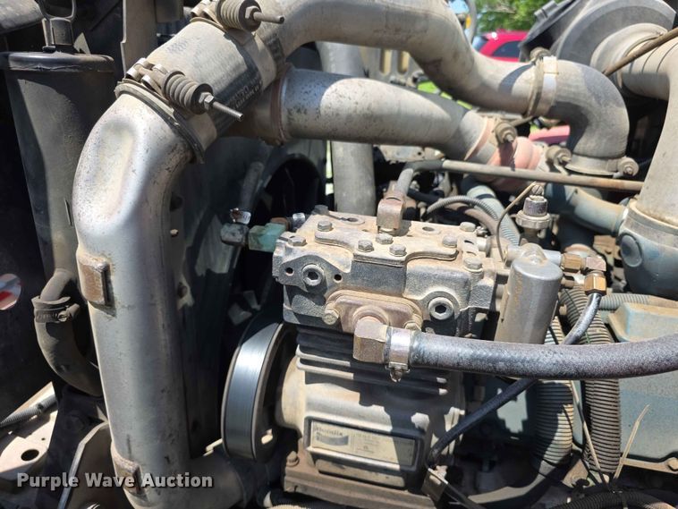 image for item FH6169 1996 International 4700 tank truck