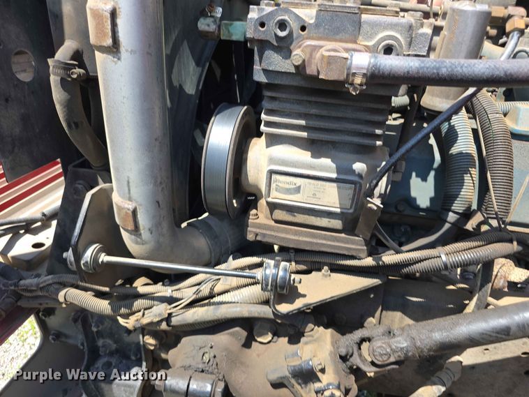 image for item FH6169 1996 International 4700 tank truck