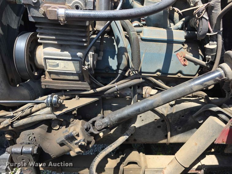 image for item FH6169 1996 International 4700 tank truck