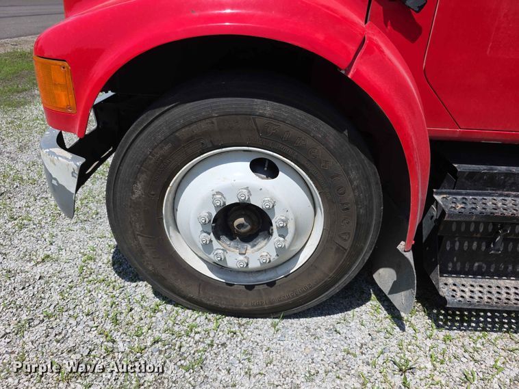 image for item FH6169 1996 International 4700 tank truck