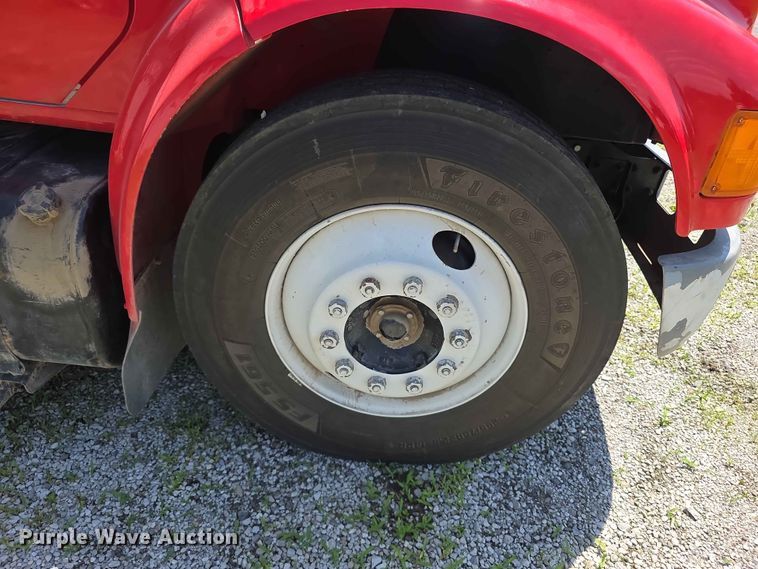 image for item FH6169 1996 International 4700 tank truck