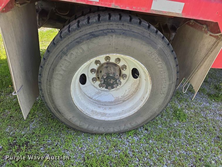 image for item FH6169 1996 International 4700 tank truck