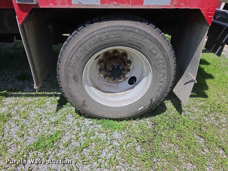 image for item FH6169 1996 International 4700 tank truck