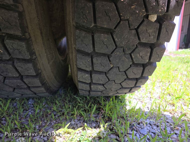 image for item FH6169 1996 International 4700 tank truck