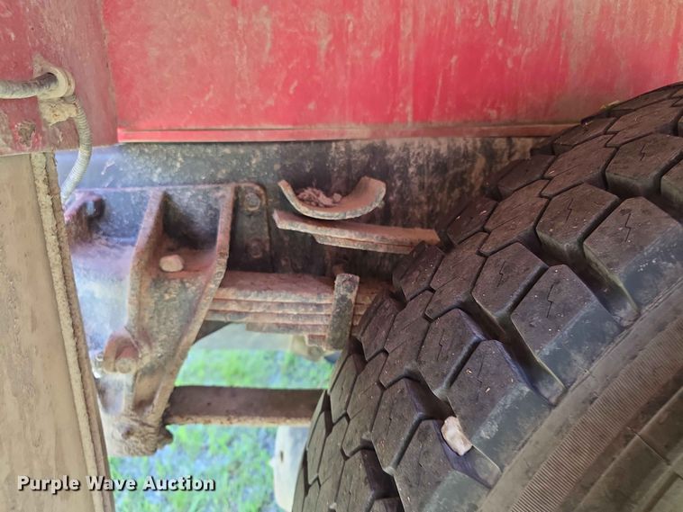 image for item FH6169 1996 International 4700 tank truck