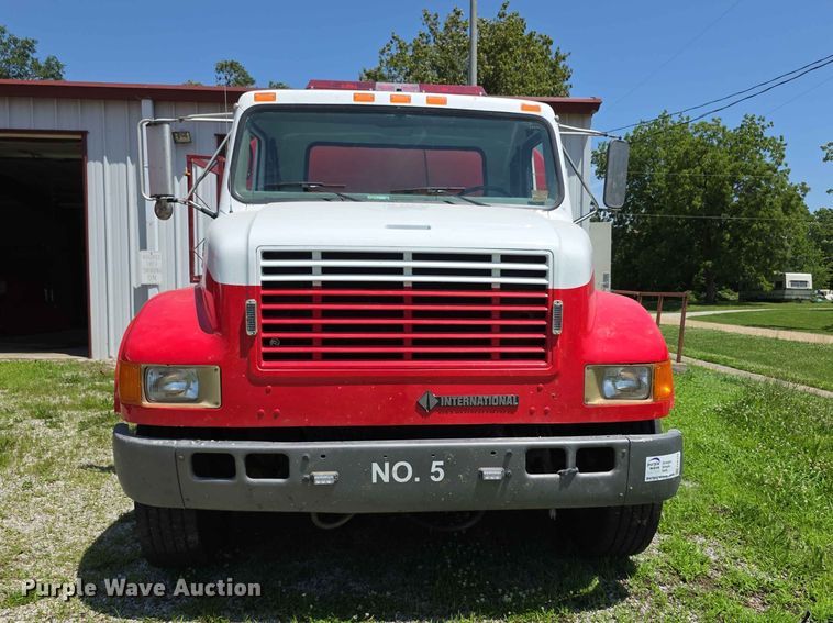 image for item FH6170 1996 International 4700 tank truck