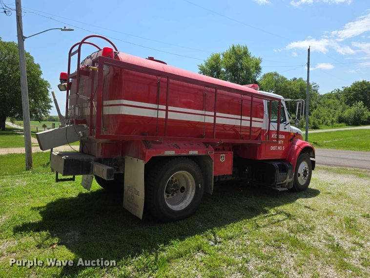 image for item FH6170 1996 International 4700 tank truck
