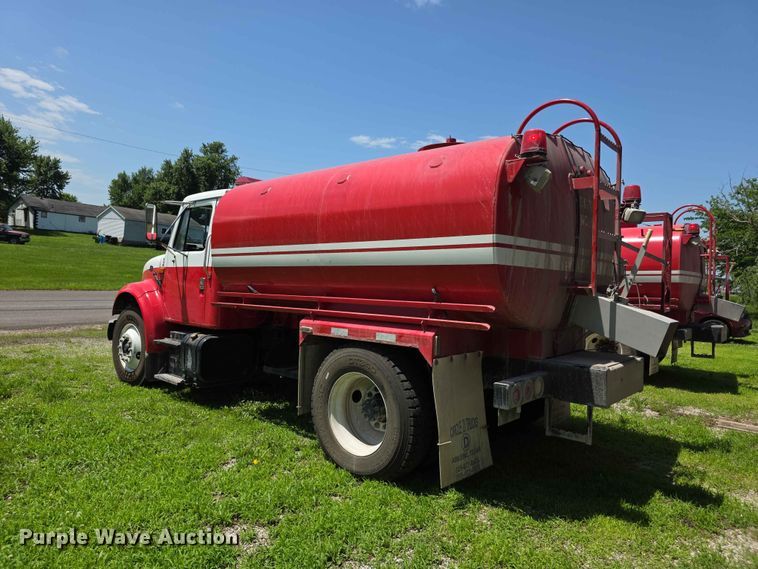 image for item FH6170 1996 International 4700 tank truck