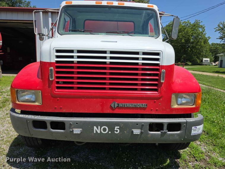 image for item FH6170 1996 International 4700 tank truck
